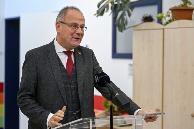 Navracsics Tibor bejelentette, a kormány konzultációt kezd januártól az önkormányzati rendszer módosításáról