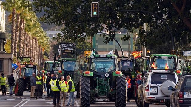 Planas se reúne con los agricultores, reacios a parar las movilizaciones