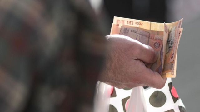 Proiectul Guvernului privind cumulul pensiei cu salariul, adoptat tacit de Senat