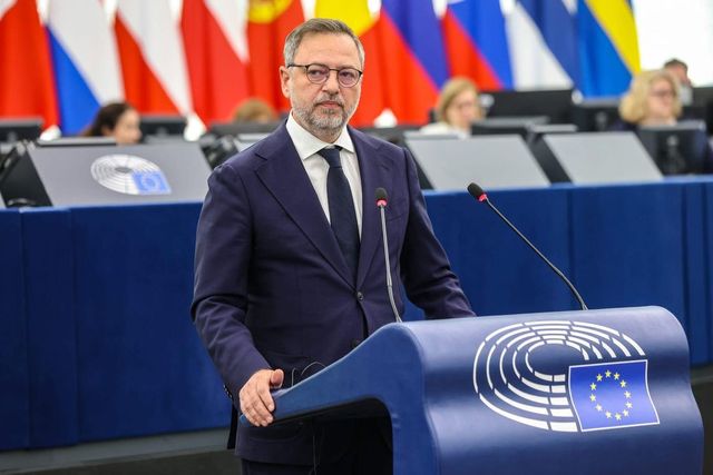 Un europarlamentar PNL acuză PSD că „oficializează astăzi colaborarea parlamentară cu AUR, SOS și POT”