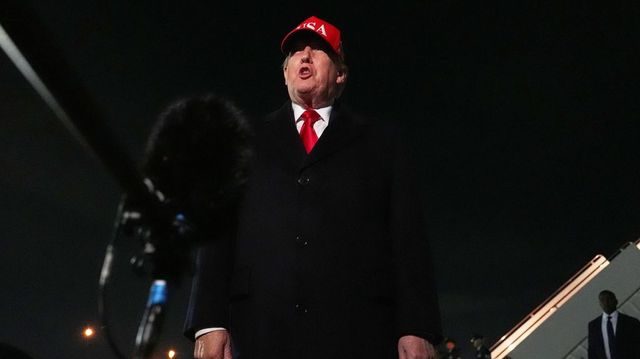 Donald Trump különös magyarázatot adott arra, hogy miért ábrázolta magát Jézus Krisztusként