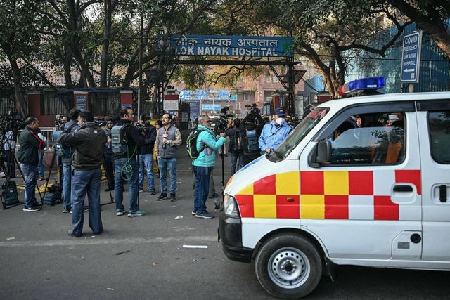 Salgono a 18 i morti nella ressa alla stazione di Delhi