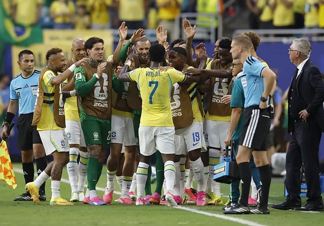 Brasil se sube a la magia de Vinicius y la pizarra de Ancelotti