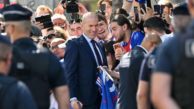 Roberto Mancini olasz, Zinedine Zidane francia szövetségi kapitány lett