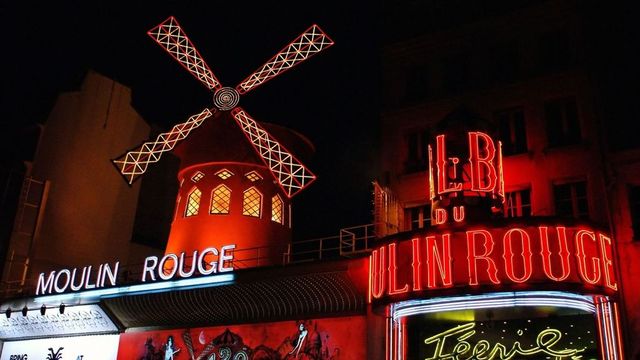 Leszakadtak a Moulin Rouge széllapátjai