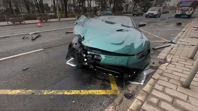 Súlyos börtönbüntetést kér az ügyészség az Aston Martin-os gázolóra – videó