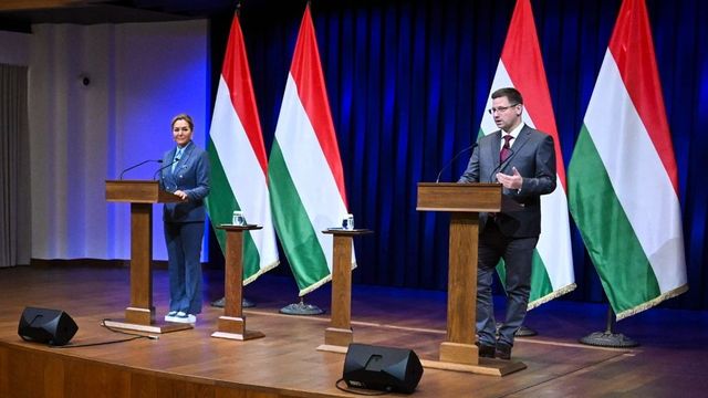 Megkezdődött a kormányinfó, jönnek a rezsistop részletei