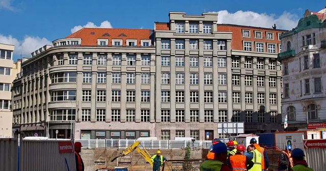 Policie obvinila šest lidí a dvě firmy po zásahu v budově pražského magistrátu