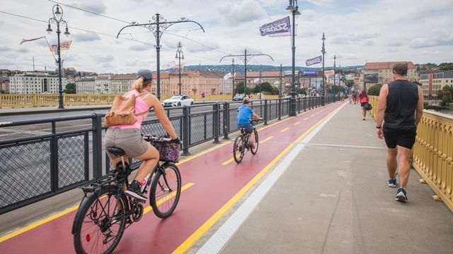 Befejeződött a Margit hídi kerékpárút felújítása, már használatba is vehetik a biciklisek