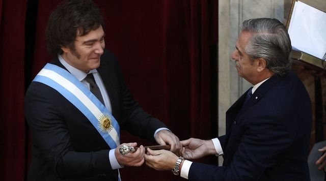 Javier Milei è presidente, le foto del giuramento in Argentina