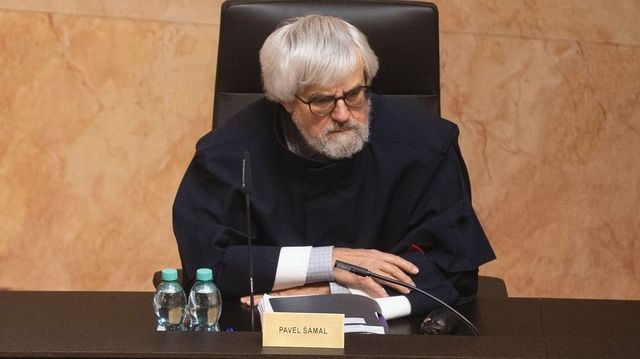 Šámal zůstane soudcem zpravodajem v řízení o Pavlově kompetenční žalobě