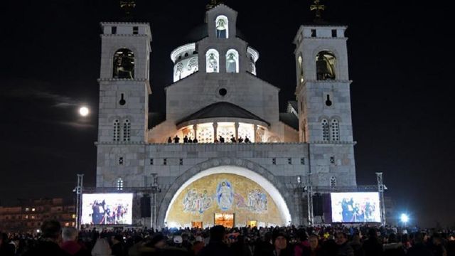 Arhiepiscopul și mai mulți preoți din Muntenegru, arestați pentru că au deschis duminică bisericile