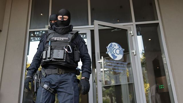 Percheziții DIICOT la un club de noapte din București, într-un dosar de trafic de persoane, proxenetism și spălare de bani