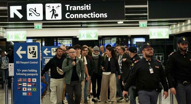 Italiani bloccati, il primo volo di rientro