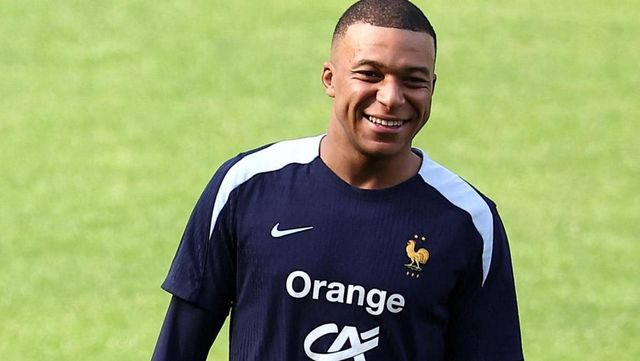 Mbappé insinúa que el PSG está trás una noticia que le relaciona con una violación