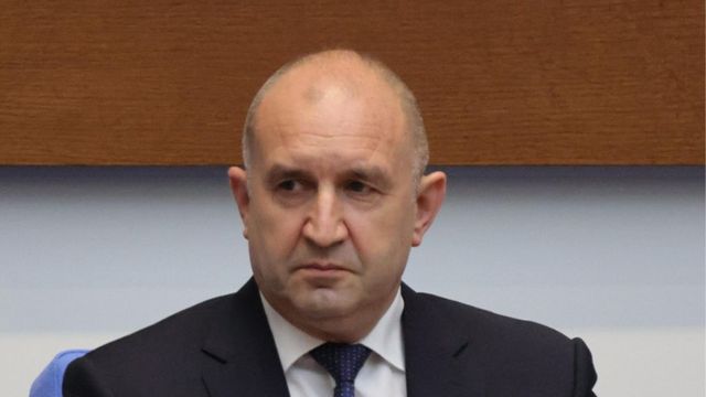 Радев проведе телефонен разговор с британския външен министър