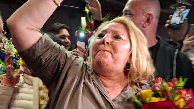 Protest al susținătorilor Dianei Șoșoacă la Otopeni, după ridicarea imunității în Parlamentul European
