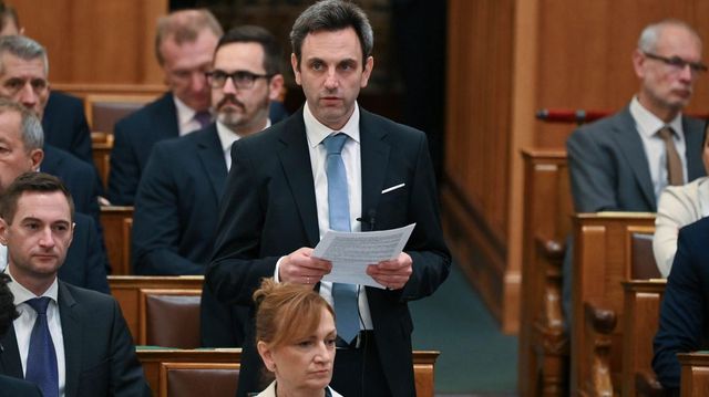 Melléthei-Barna Márton szerint Magyar Péternek volt igaza, Forsthoffer Ágnes nem vonhatta volna meg a szót a miniszterelnöktől