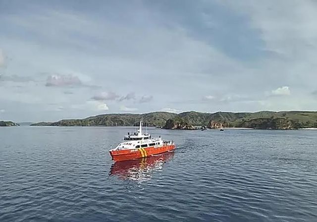 Indonesia amplía tres días la búsqueda de los niños Quique y Mateo tras hallar el cuerpo de Fernando