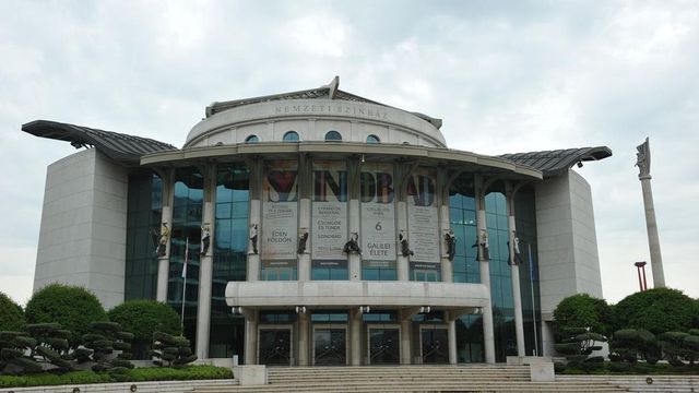 Továbbra sem térhetnek vissza a Nemzeti Színház megsérült színészei