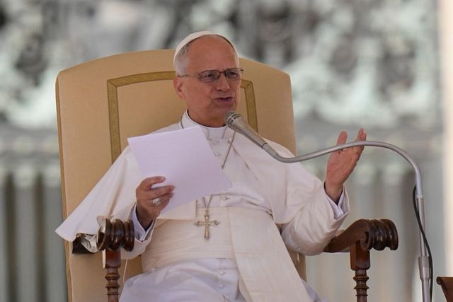 Il Papa, tutelare i migranti minori, vivono sofferenze indicibili