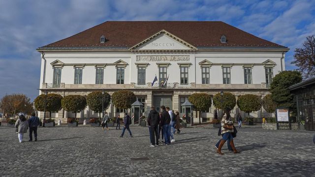 Forsthoffer Ágnes megnyitja a kapukat, újra látogatható lesz a Sándor-palota