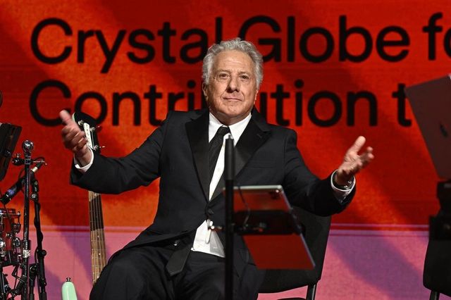 Dustin Hoffman na festivalu v Karlových Varech převzal Křišťálový glóbus