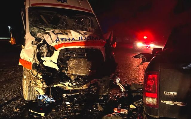 Trei membri ai unui echipaj medical, răniți într-un accident la Cahul