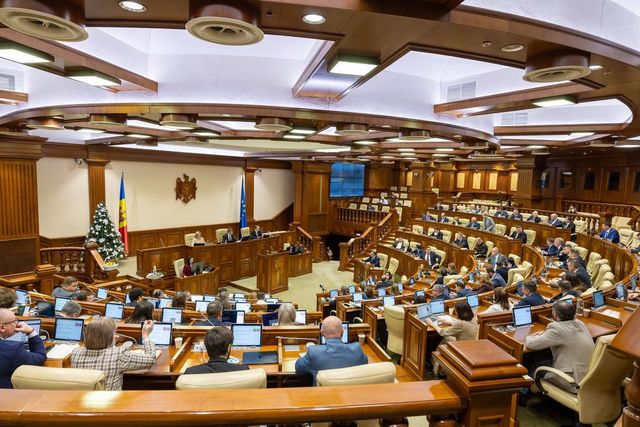 Parlamentul a adoptat bugetul de stat pentru 2026 după dezbateri aprinse. Majoritatea amendamentelor opoziției respinse