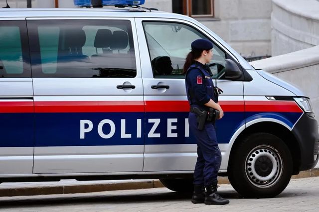 Český motorkář zemřel v Rakousku, při předjíždění narazil do protijedoucího auta
