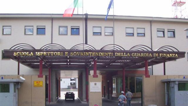 ++ Morta la 22enne precipitata dal palazzo della scuola Gdf all'Aquila ++