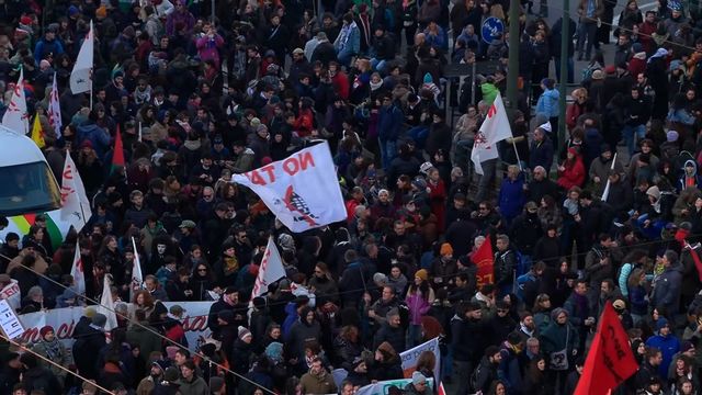 Torino, chi è l'agente aggredito nel corteo per Askatasuna
