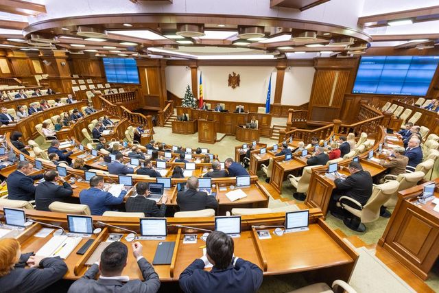 Parlamentul a adoptat, în a doua lectură, legea care consolidează controlul de stat în domeniul muncii