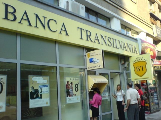 Banca Transilvania, cea mai mare bancă din România a lansat un bancomat exclusiv contactless