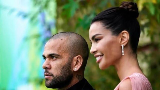 La vuelta de Joana Sanz y Dani Alves provoca el distanciamiento del futbolista con su familia