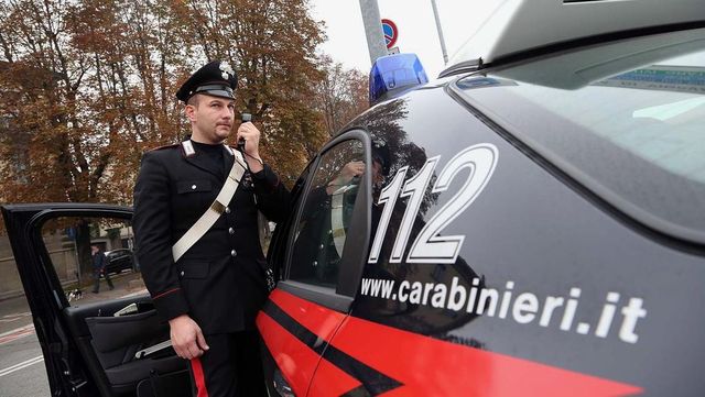 Stalker minorenne spara contro la finestra dell’ex fidanzata e scappa, fermato dai carabinieri