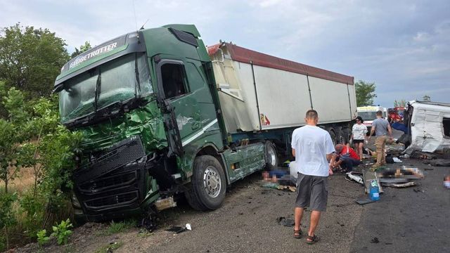 Accident cumplit în Ucraina. Sunt 12 morți