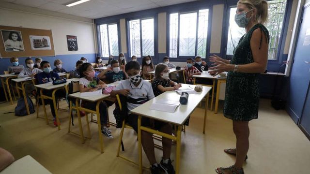 Peste 80 de școli inchise in Franța din cauza elevilor infectați cu COVID-19. Cazuri au fost inregistrate și in circa 10 universitați
