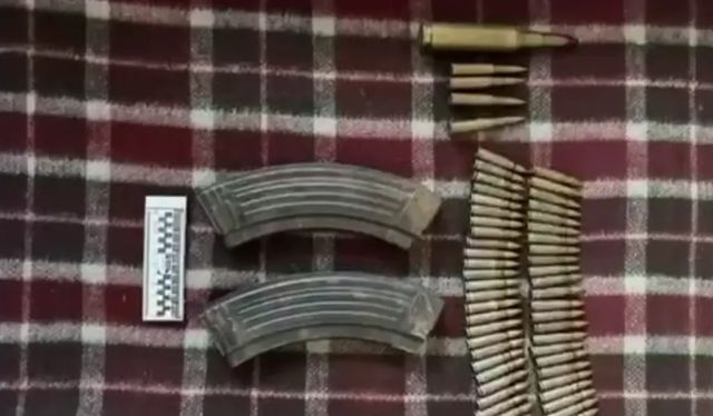 Droguri și arme, descoperite la Drochia: Două persoane au fost reținute