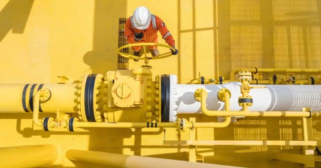 Maďarsko a Slovensko dají zákaz dovozu ruského plynu a ropy k soudu