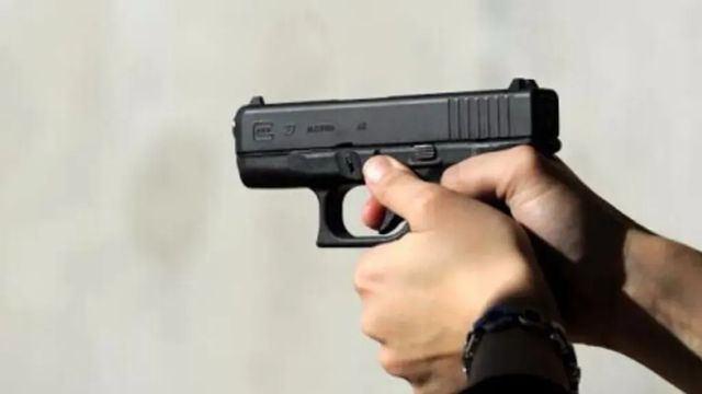 Un uomo ucciso a colpi di pistola in faccia dopo una lite