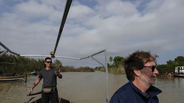 Iván, el barquero que quiere buscar en La Albufera a los desaparecidos por la DANA