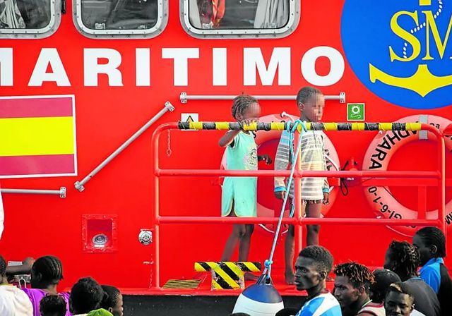 Detenido por intentar hacer pasar a su hijo como un menor no acompañado llegado en patera