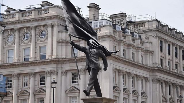 Una scultura di Banksy spunta nel cuore di Londra