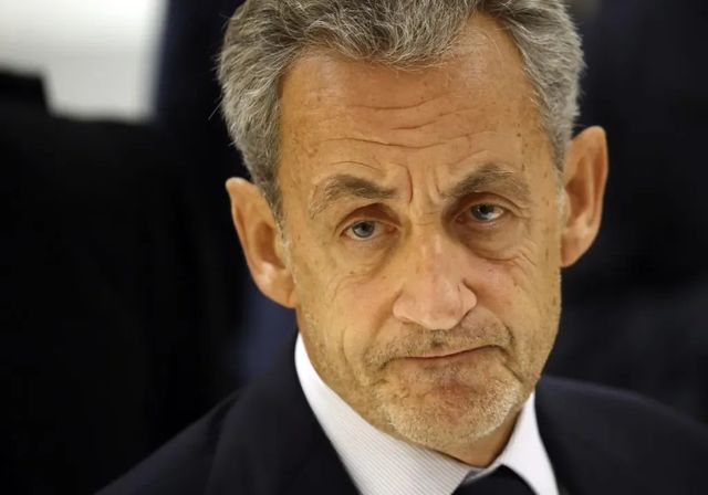 Sarkozy cumple dos semanas entre rejas envueltas en polémica