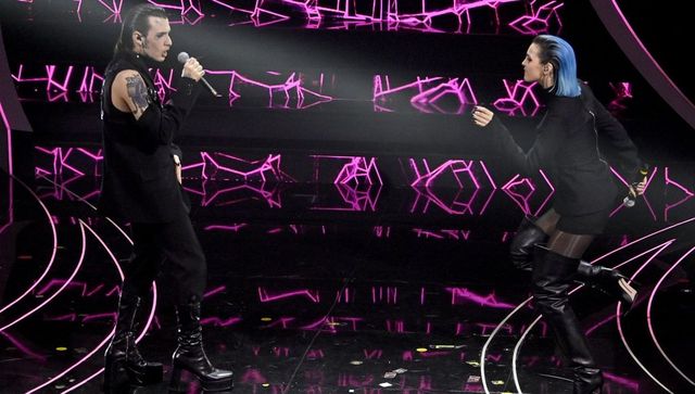 Sanremo 2023, Rosa Chemical porta sul palco un vibratore