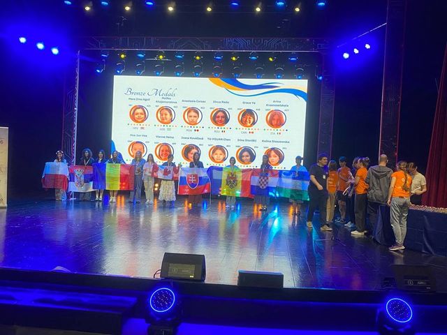 Eleve din Republica Moldova au obținut o medalie de bronz și o mențiune de onoare la Olimpiada Europeană de Informatică pentru Fete