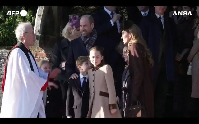 Re Carlo III celebra la gentilezza nel suo discorso natalizio da Westminster Abbey