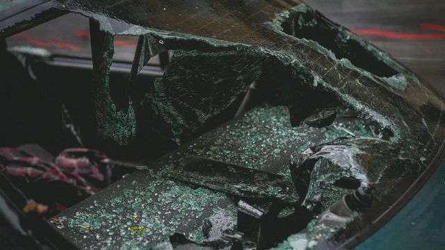 Hárman meghaltak, ketten megsérültek egy autóbalesetben