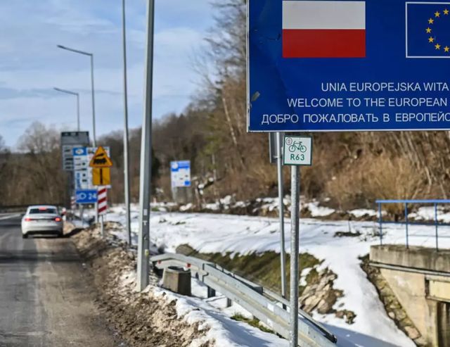 Полша затвори границата си за камиони от Беларус и Русия - Труд